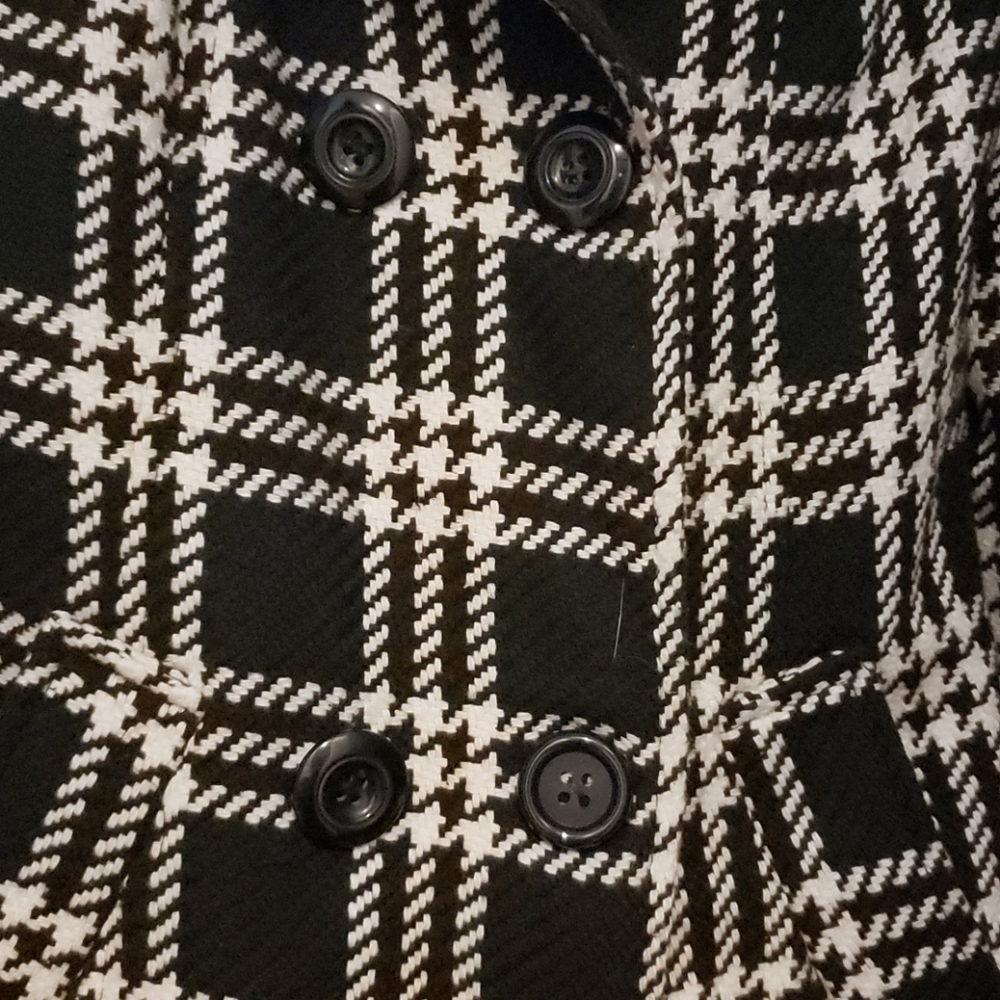 Beautiful plaid peacoat - Picture 3 of 3